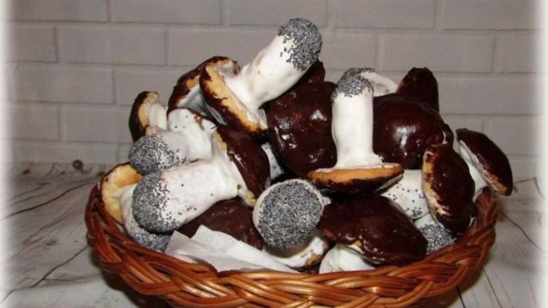 Пирожные грибочки