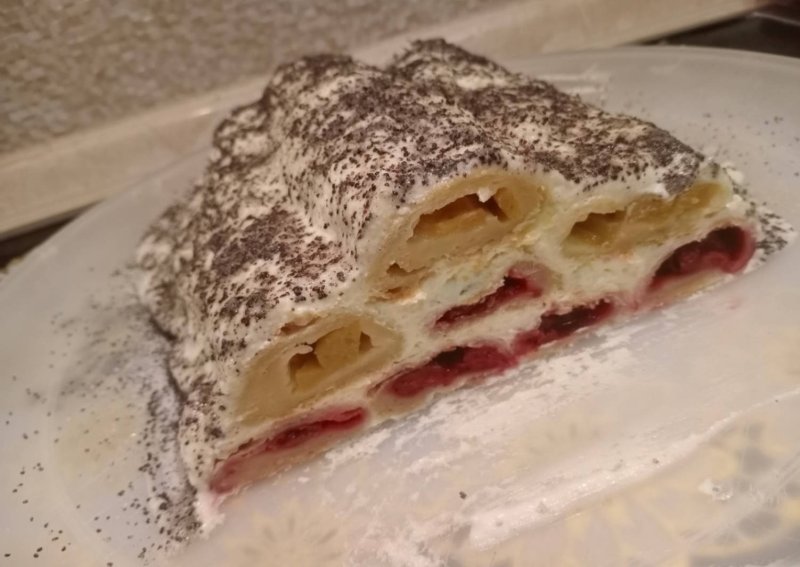 Блинный торт с вишней и маскарпоне