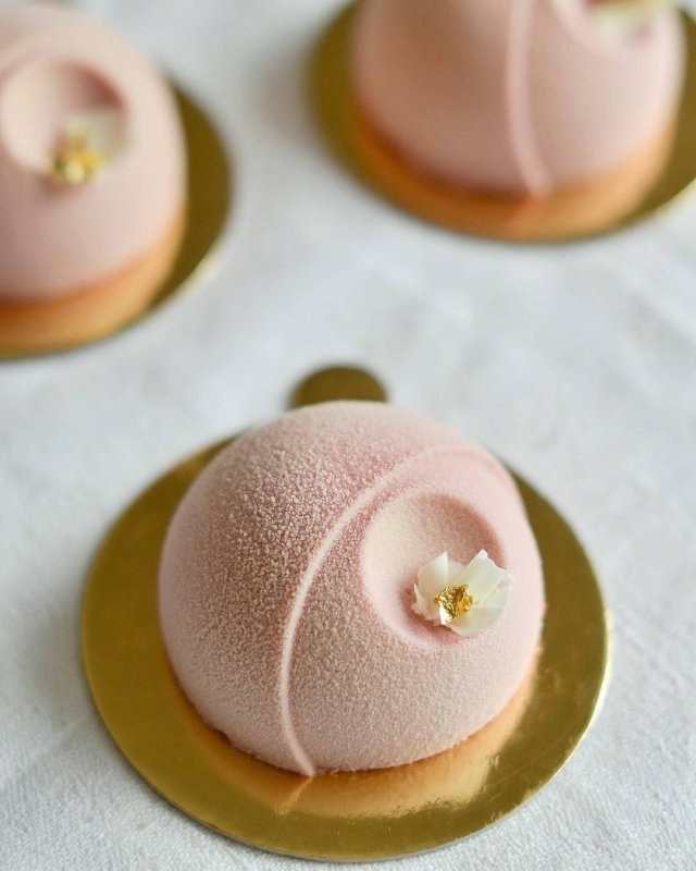 Муссовые пирожные из манго апельсина и кокосовым вкусом