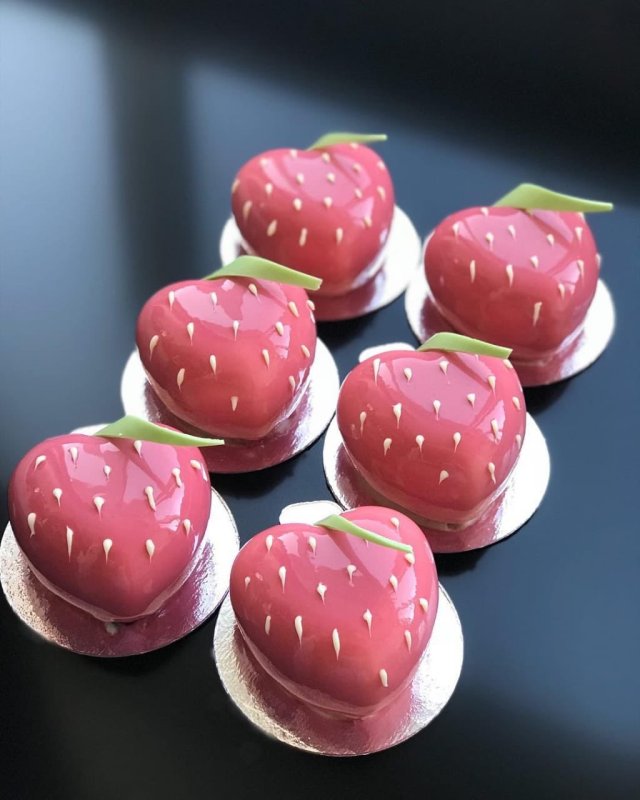 Муссовые пирожные с зеркальной