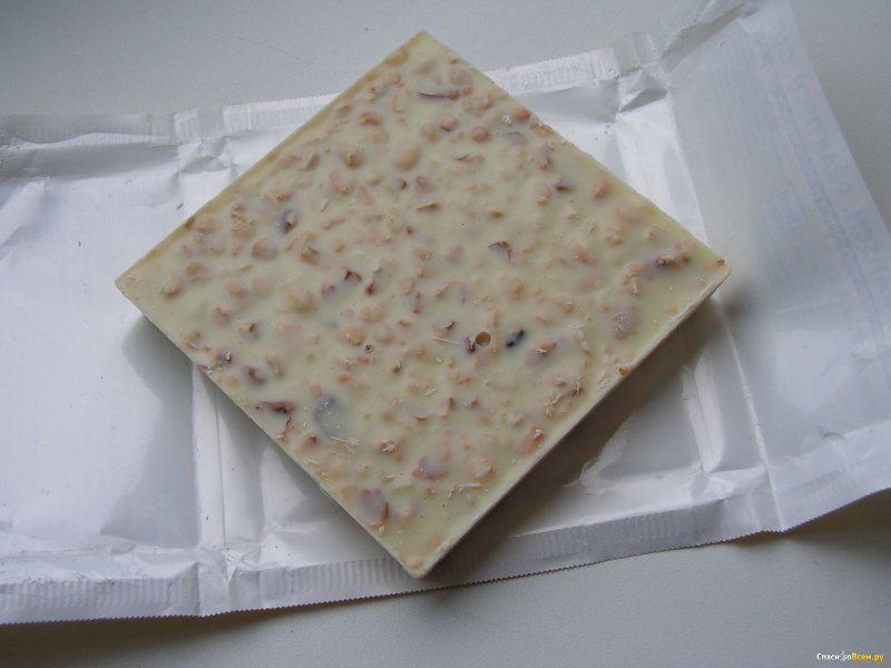 Белый шоколад с орехами