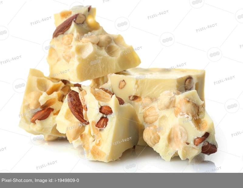 Белый круглый шоколад с орехами