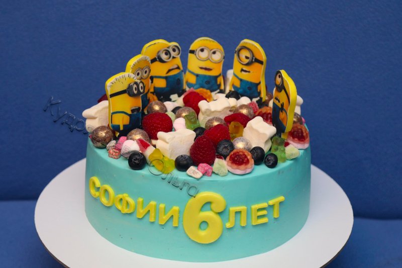 Торт с миньонами