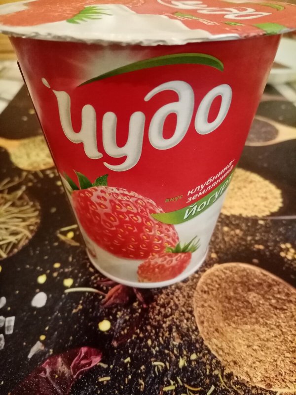 Питьевой йогурт чудо клубника-земляника 2.4%, 270 г
