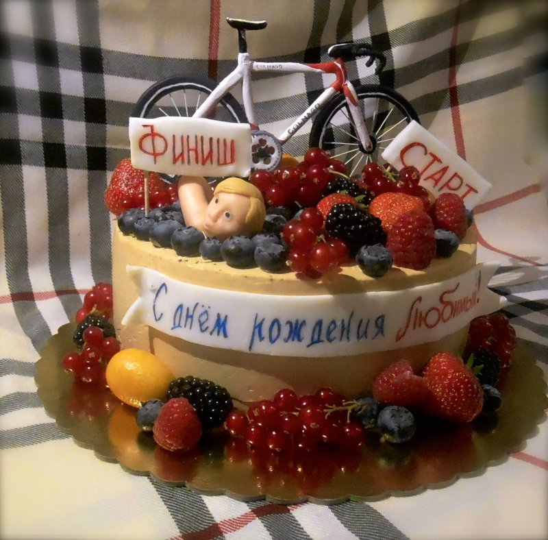 Собака с гантелей