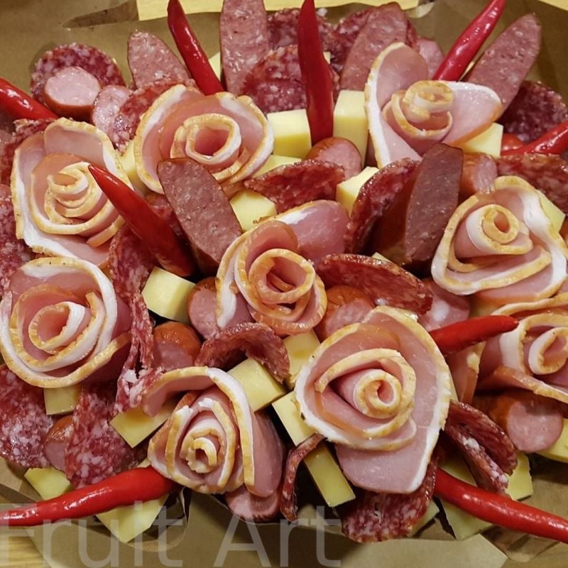 Торт из мясной нарезки