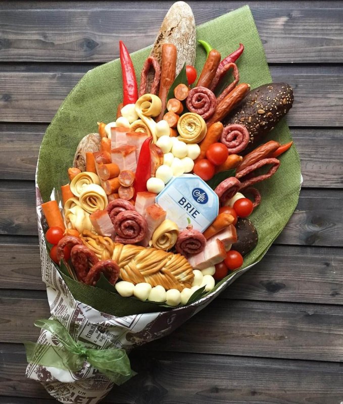 Торт в виде куска мяса