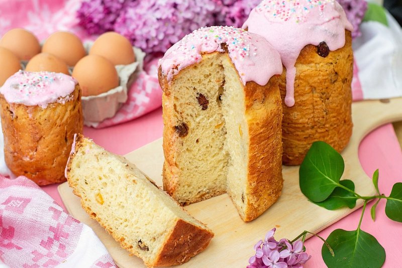 Куличи с живыми цветами