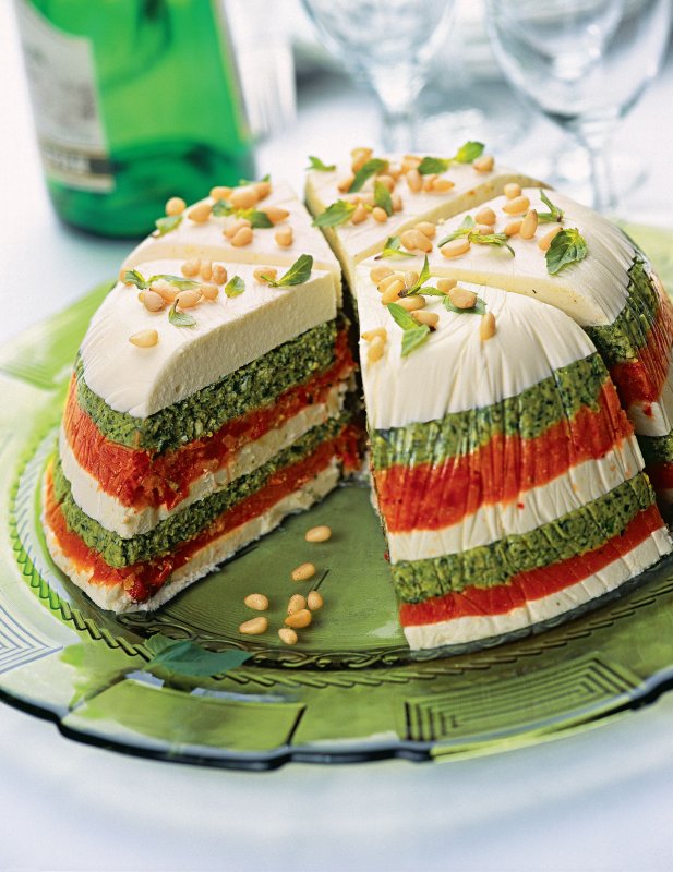 Торт для мужчины из мяса и закусок