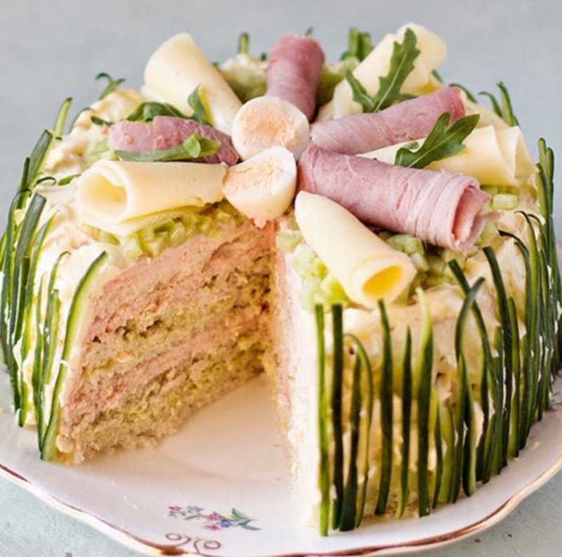 Мясной закусочный торт