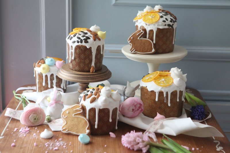 Кулич с шоколадной посыпкой