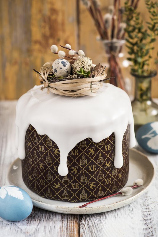 Кулич с сухофруктами и орехами