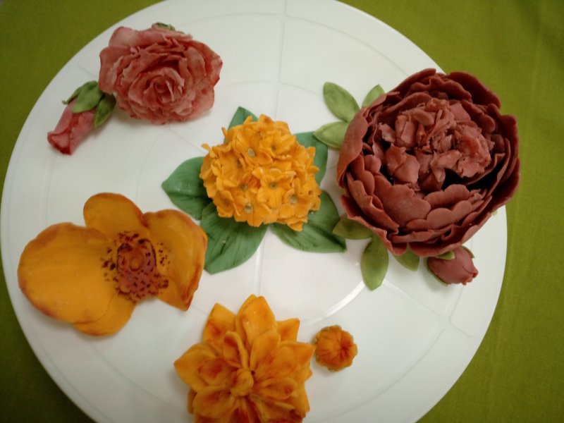 Розы из пластичного шоколада