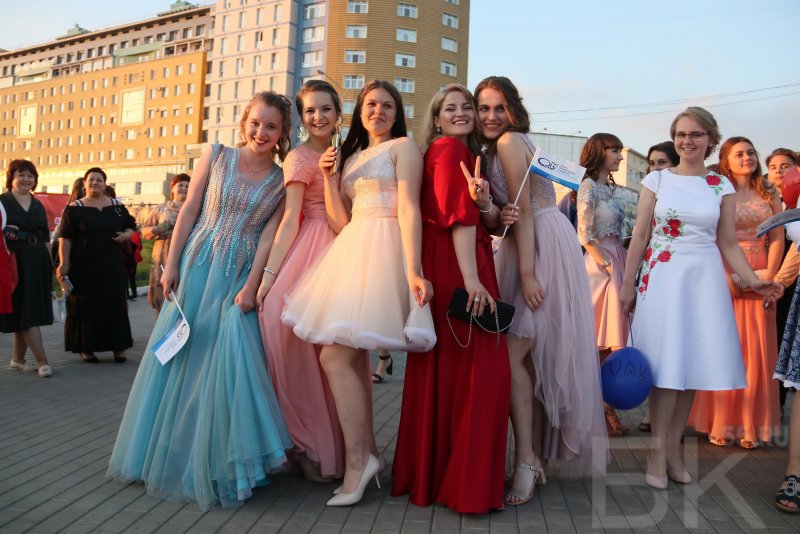 Платье на школьный выпускной