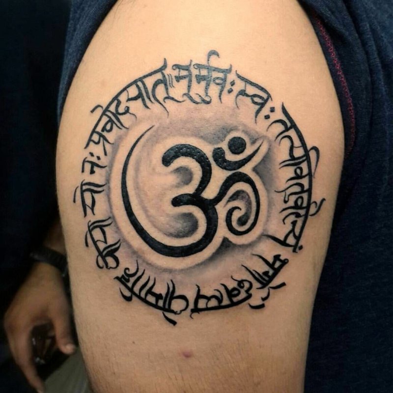 Om mani Padme hum тату
