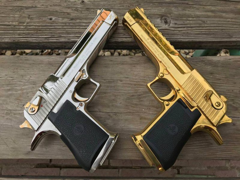 Кольт Desert Eagle золотой