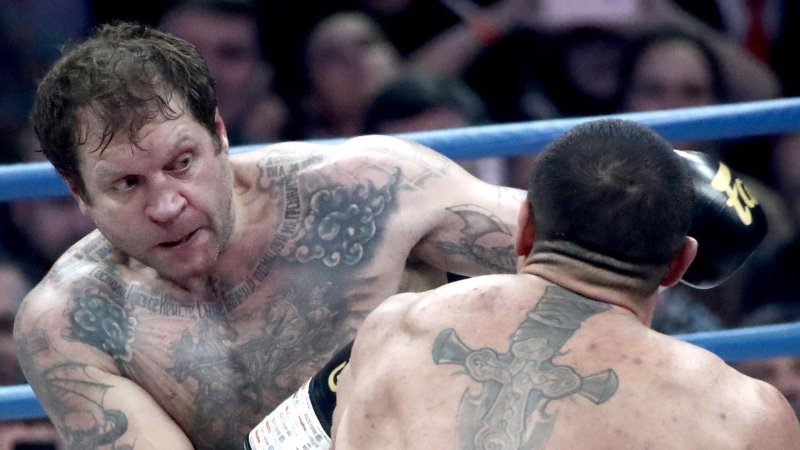 Александр Емельяненко фото у водопада