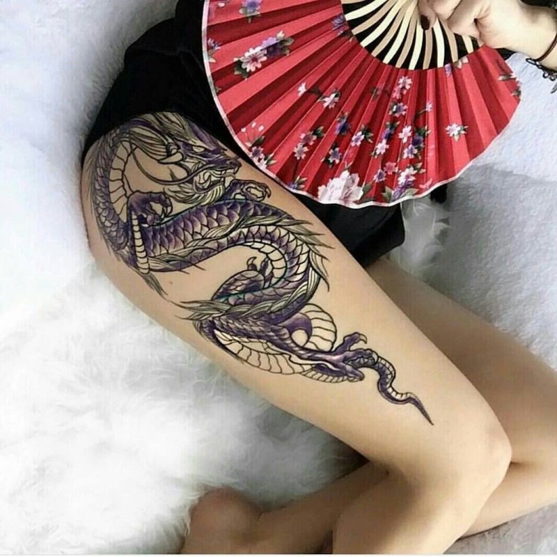 Китайский дракон на бедре