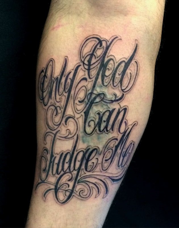 Тату надпись only God can judge me