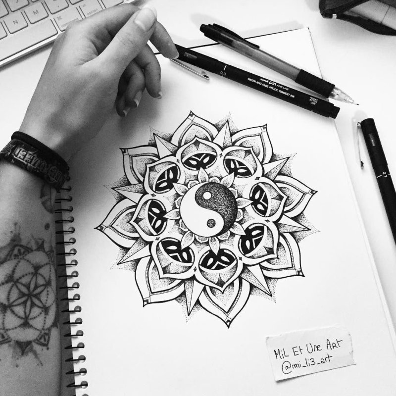 Мандала dotwork