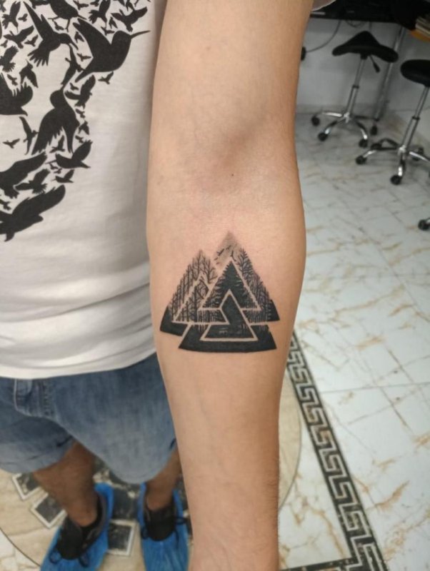 Символ Valknut тату