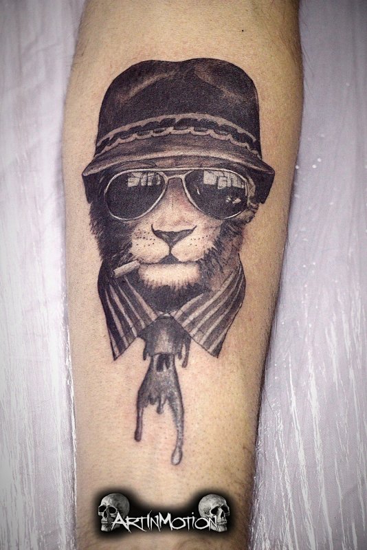 Кот в очках тату