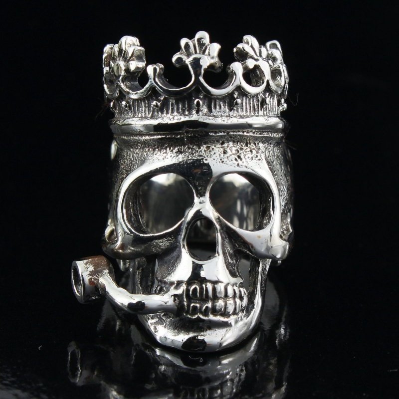 Череп в короне с сигарой