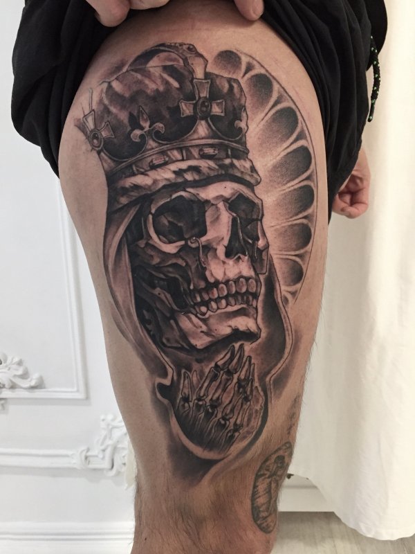 Корона на черепе Эстетика