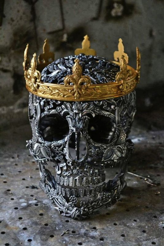 Череп с короной