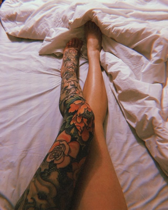 Тату на ноге для девушек