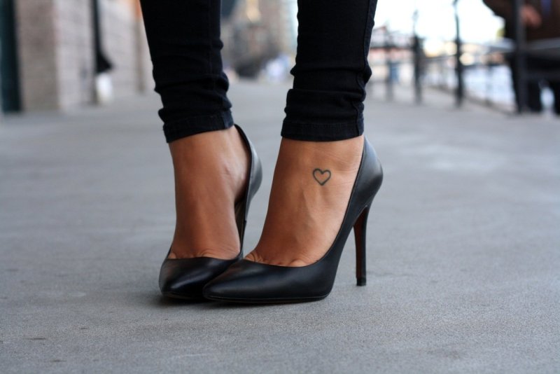 Лили Коул feet