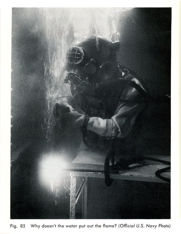 Водолаз черно белая фотография