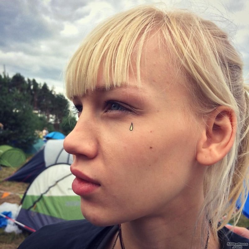 Татуировка слеза под глазом