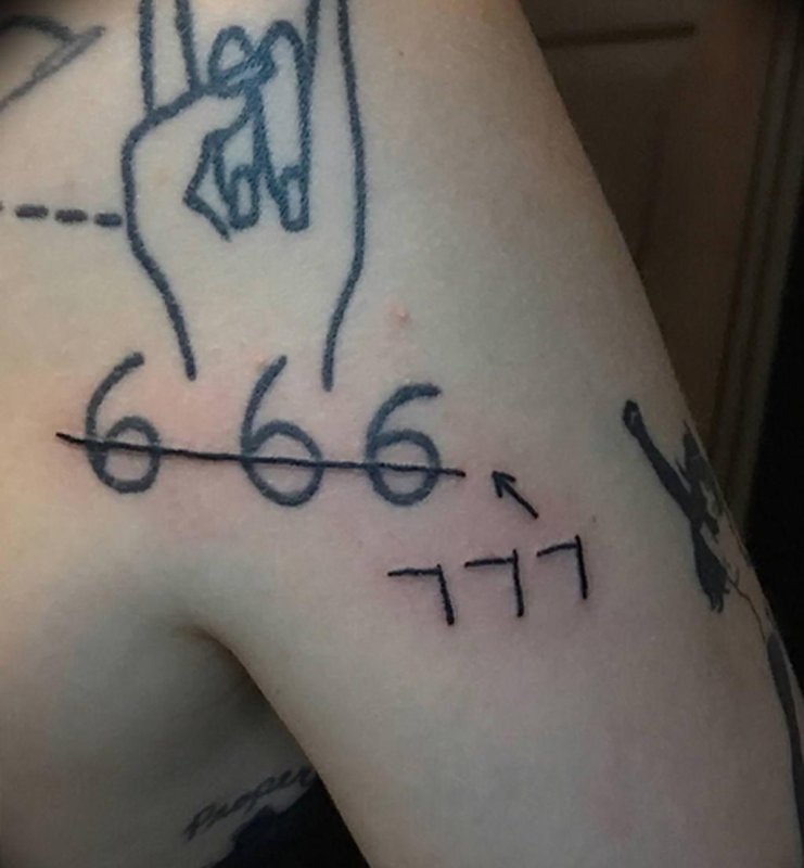 Тату 666 на шее