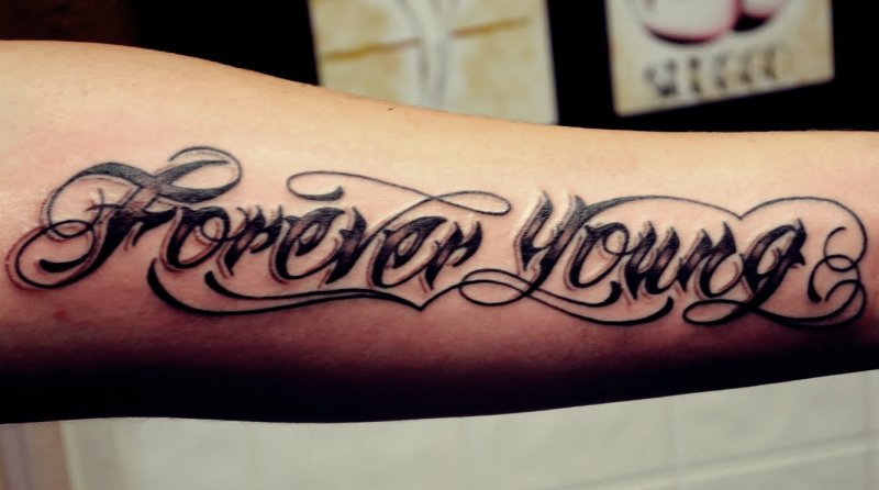 Тату надпись Forever young