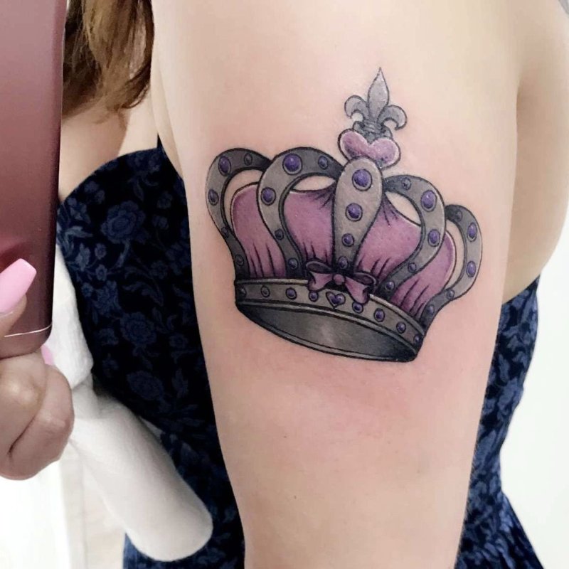 Тату Queen и корона