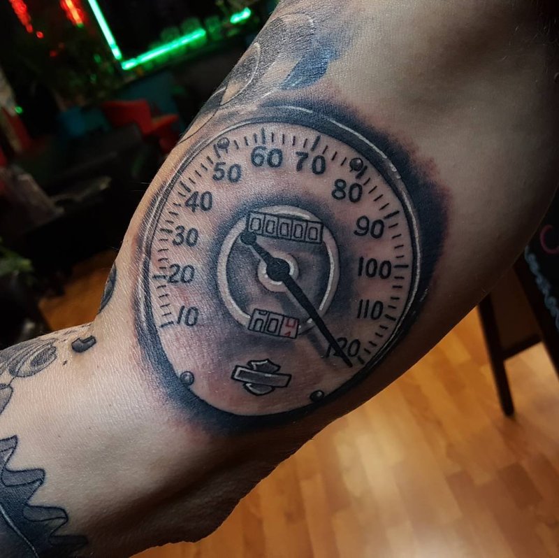 Тату спидометр