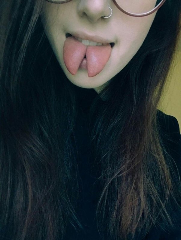 Окрашенный разрезанный язык