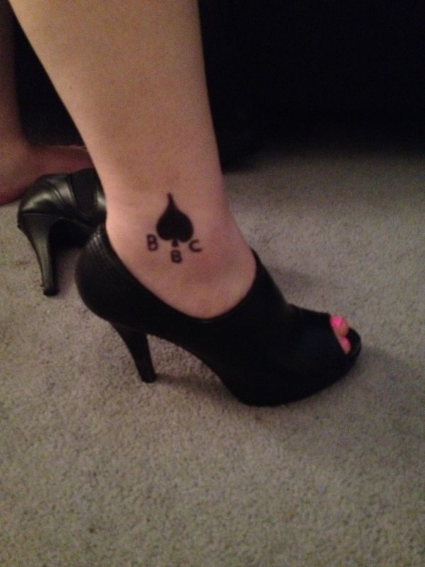 Жена Queen of Spades анклет