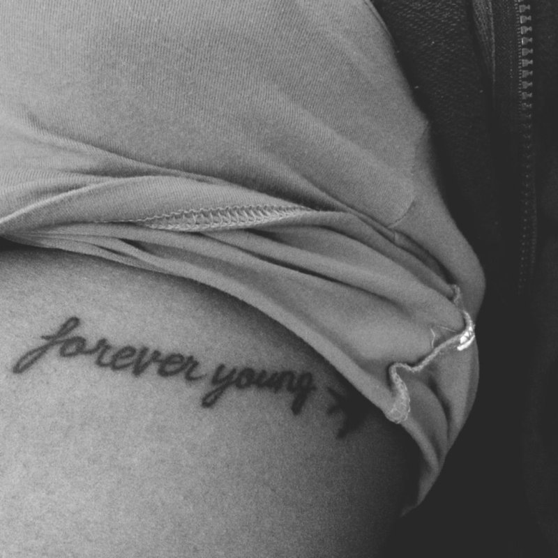 Тату надпись Forever young