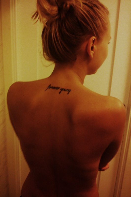 Forever young тату на шее