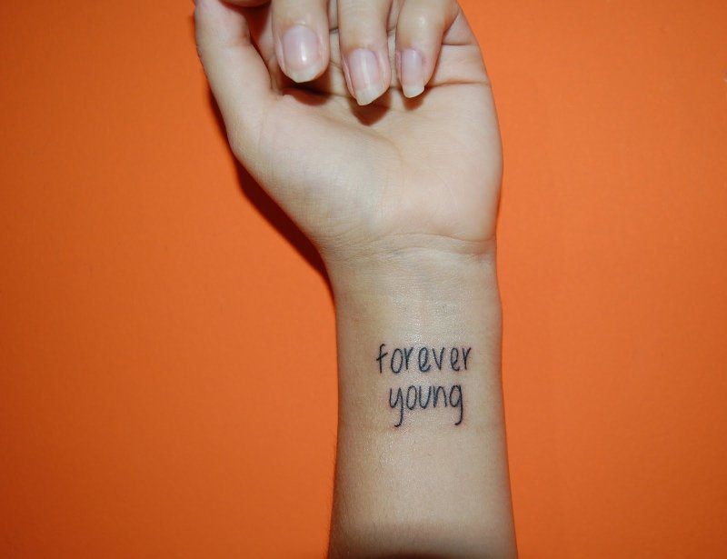 Тату надпись Forever