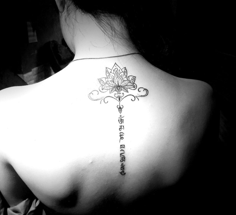 Om mani Padme hum тату