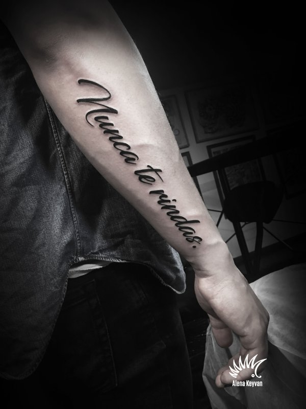 Never give up тату на руке для мужчин