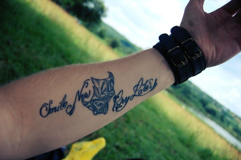 Татуировка never give up