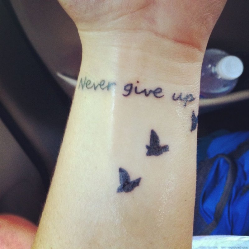 Татуировки с надписью never give up