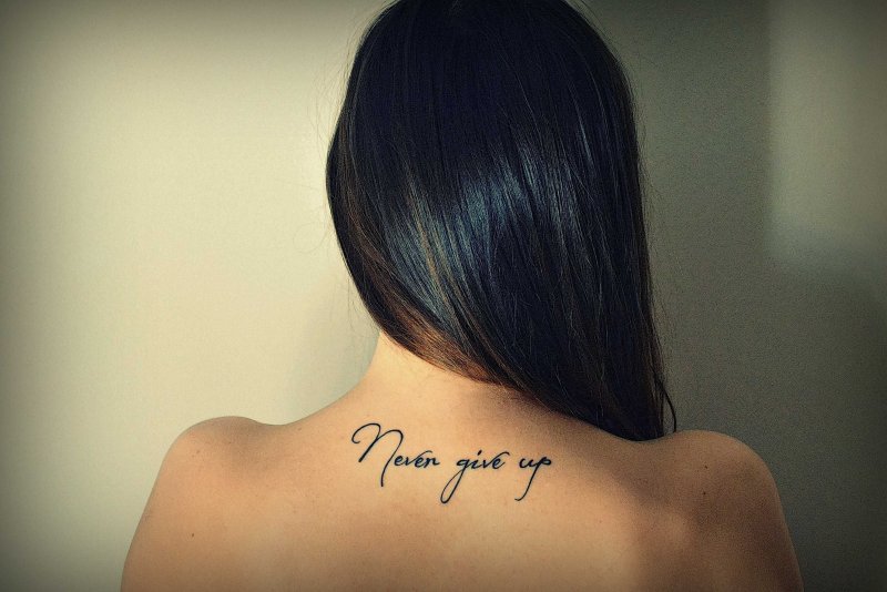 Never give up тату