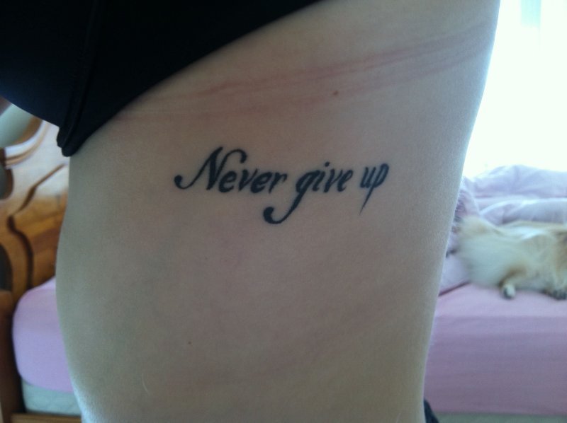 Татуировки с надписью never give up
