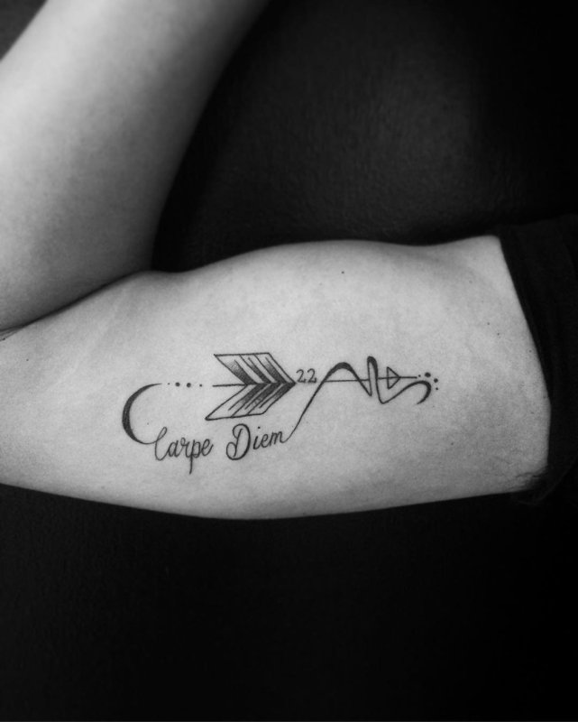 Тату надпись Carpe Diem