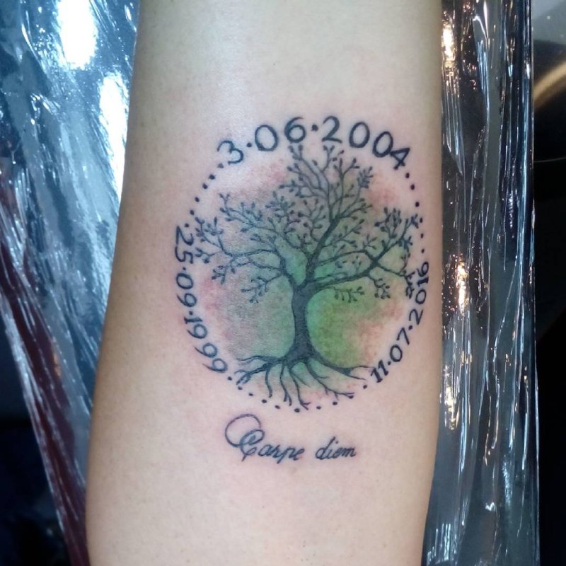 Carpe Diem тату на ноге
